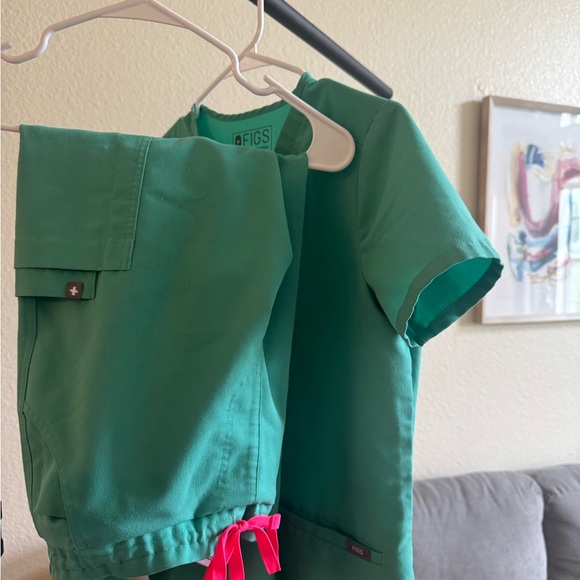 Figs Pants - Figs Teal Scrub Set with Pink Accents